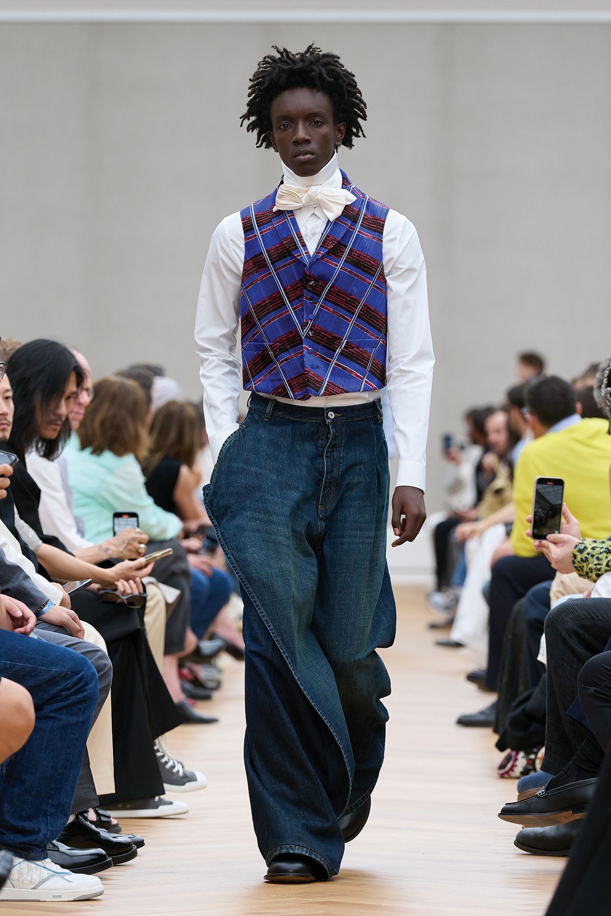 디올 맨 2026 S/S 컬렉션