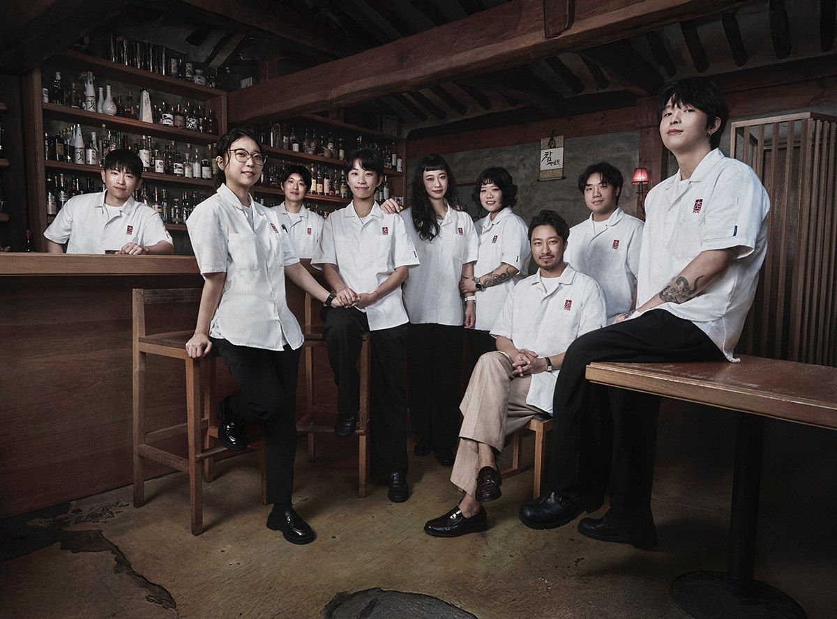 (왼쪽부터) 바텐더 이영탁, 최해빈, 윤영휘, 김희선, 설혜주, 박소희, 임병진, 길하린, 양성진.