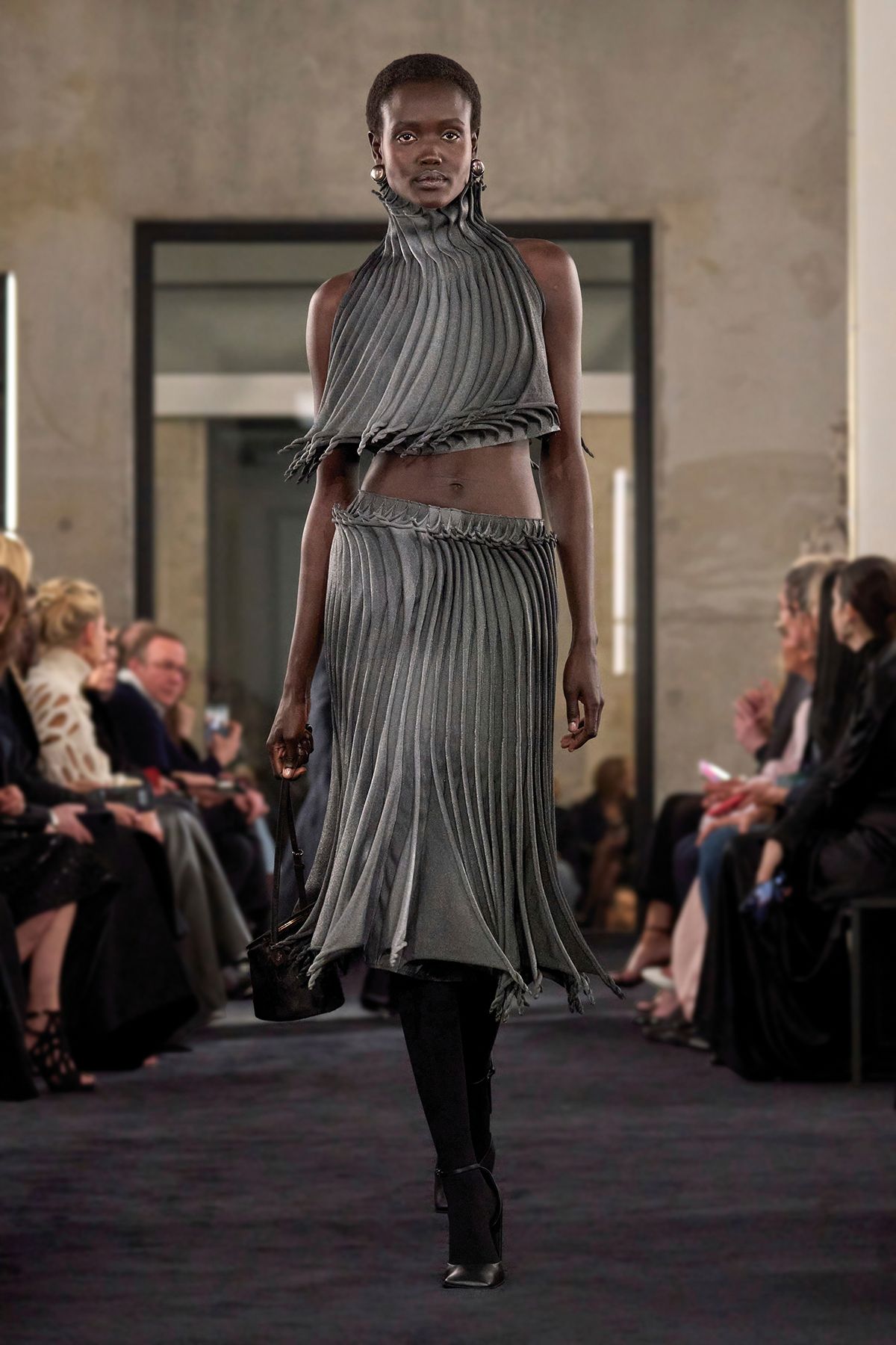 세르반 49에서 선보인 2025 여름/가을 컬렉션.