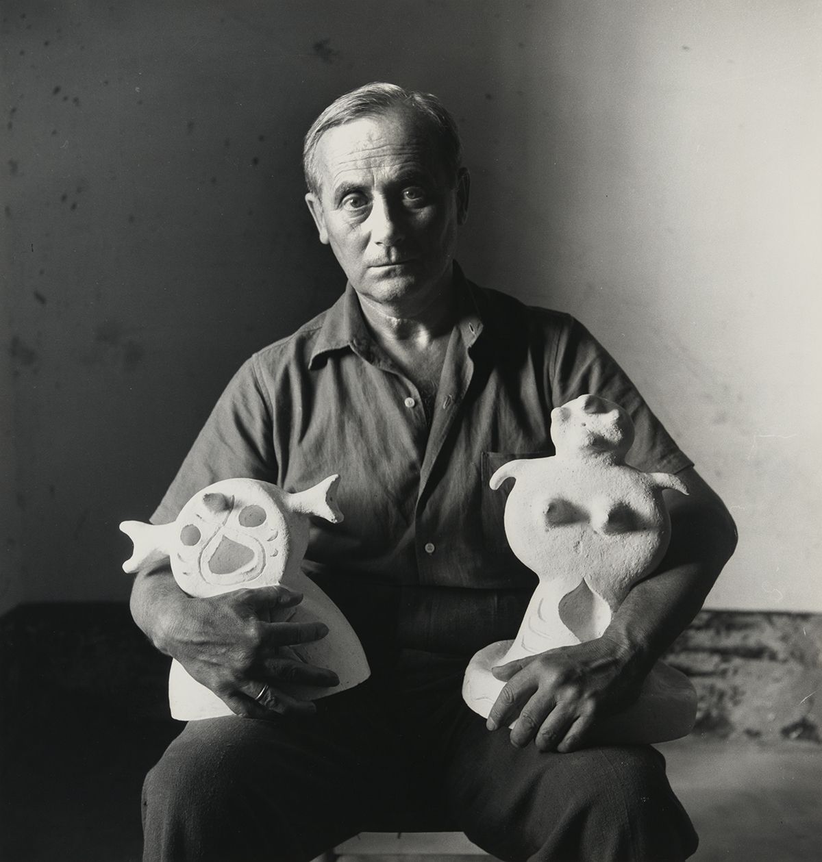 Irving Penn, <Joan Miró (A)>, Tarragona, Spain, 1948. © The Irving Penn Foundation