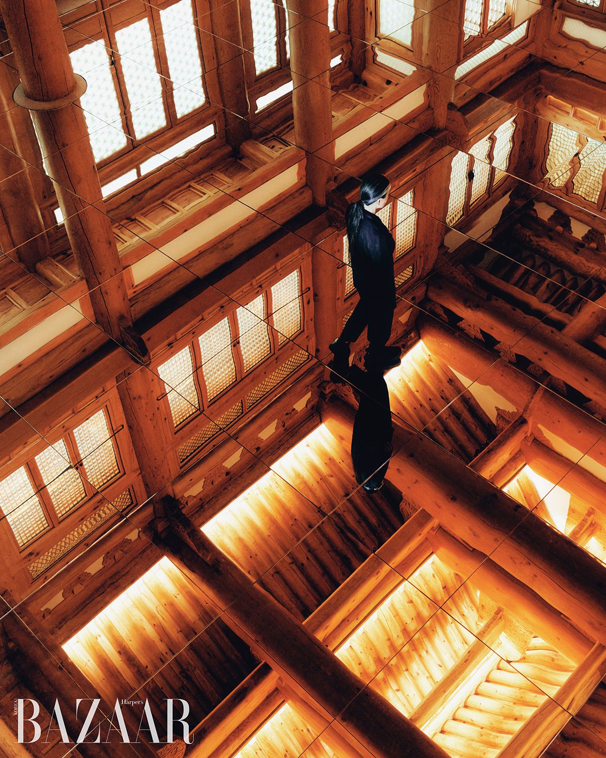 <호흡―선혜원> 작품 위를 걷는 작가 김수자.