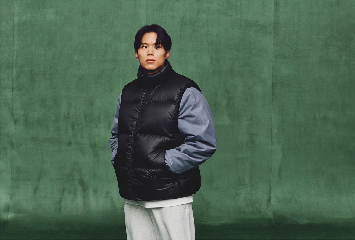 아모띠가 착용한 제품은 여유로운 핏으로 편의성과 보온성까지 모두 갖춘 올웨이즈 다운 푸퍼 베스트.