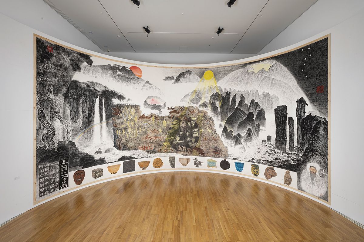 박대성, <코리아 판타지>, 2023, 종이에 먹, 500x1500cm.