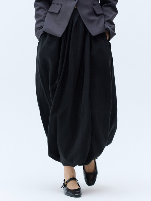 볼륨 트위스트 맥시 스커트