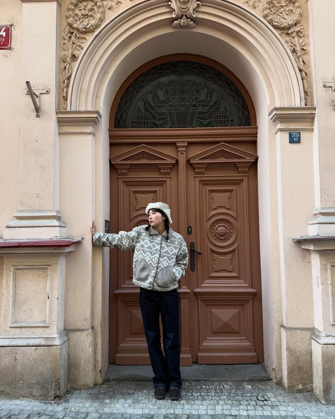 노르딕 패턴의 후리스 자켓과 함께 트러퍼 햇을 착용해 자신만의 매력을 보여준 레드벨벳 슬기 @hi_sseulgi