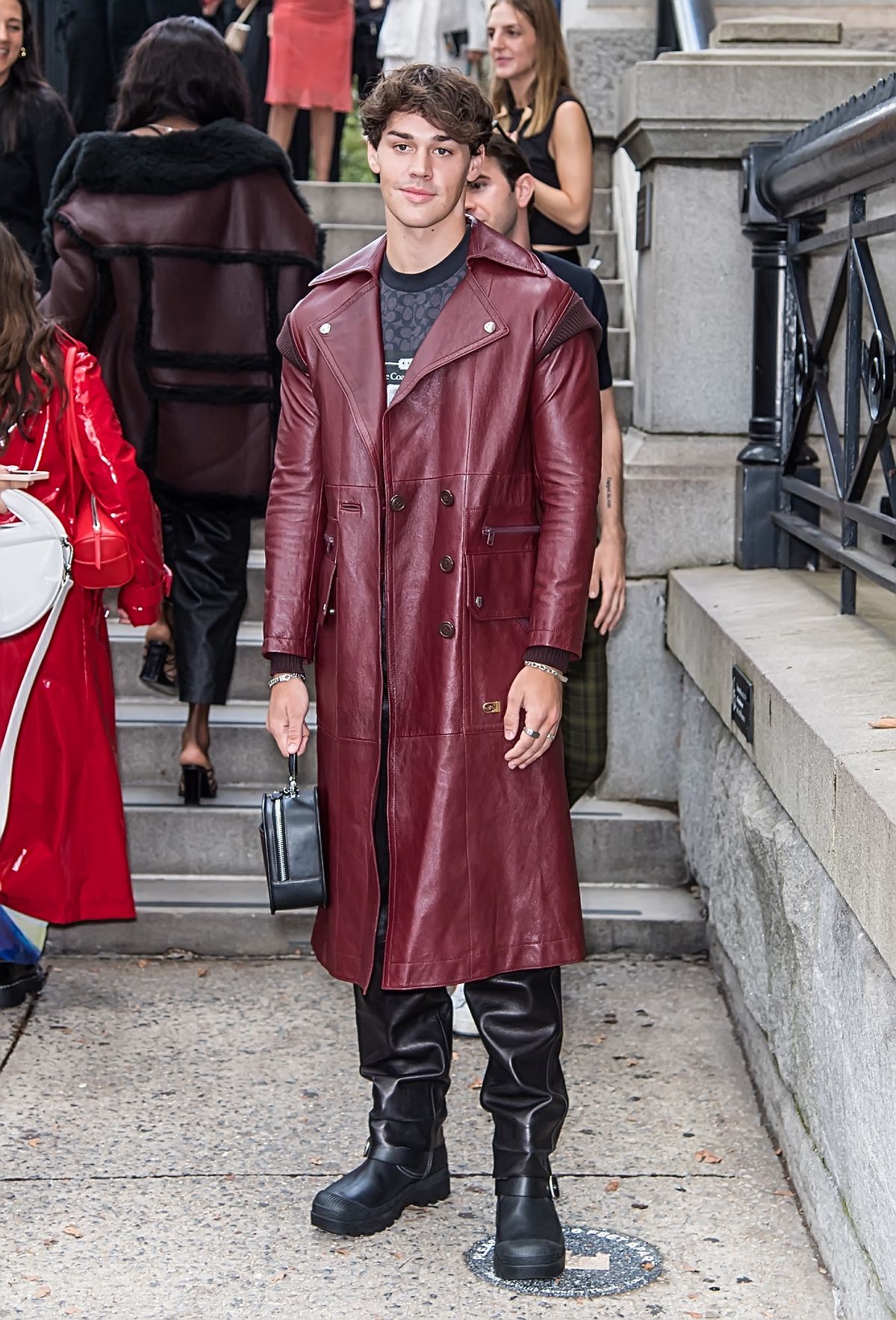 코치 쇼에 참석하는 틱톡커 노아 벡의 모습 / shutterstock 