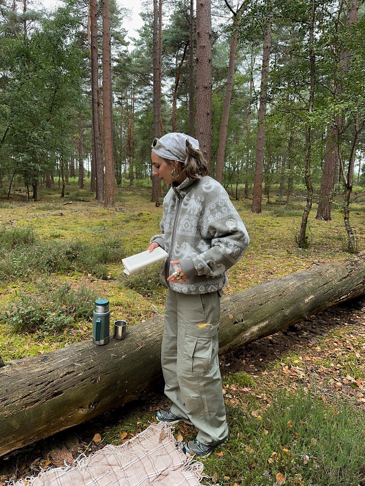 노르딕 패턴 플리스와 어울리는 그레이지 톤온톤 룩의 @momentsabloom