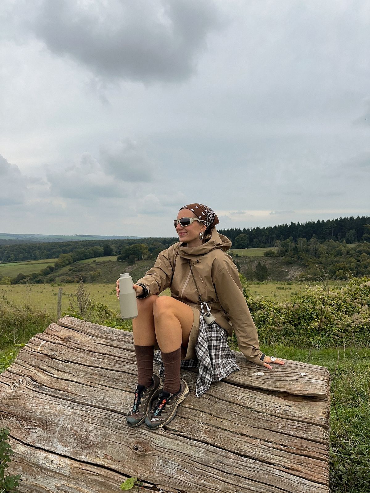 브라운 톤의 그래놀라 룩을 연출한 @momentsabloom