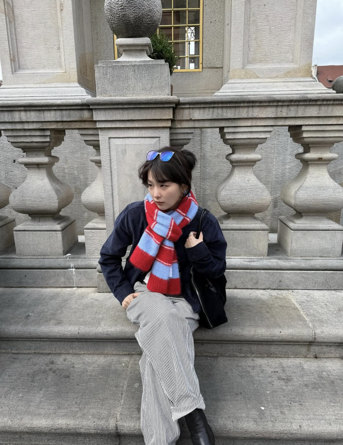 스트라이프 머플러를 착용한 레드벨벳 슬기 @hi_sseulgi