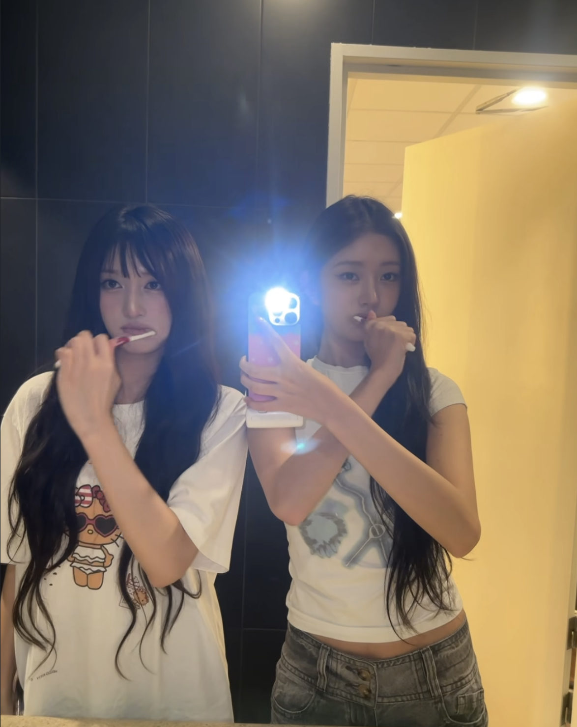 양치하고 있는 아이브 이서와 레이 / @reinyourheart