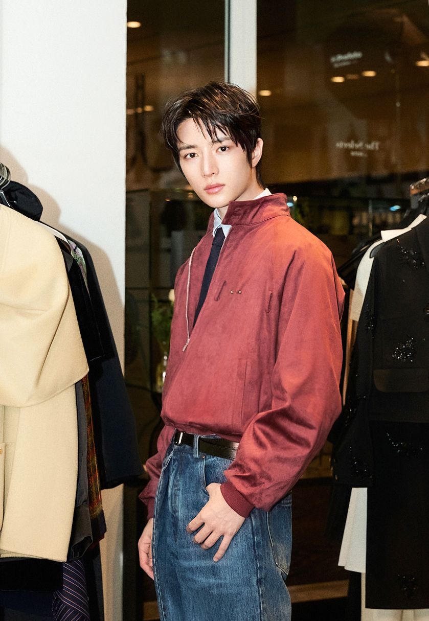 본봄 아우터를 착용한 TXT 범규