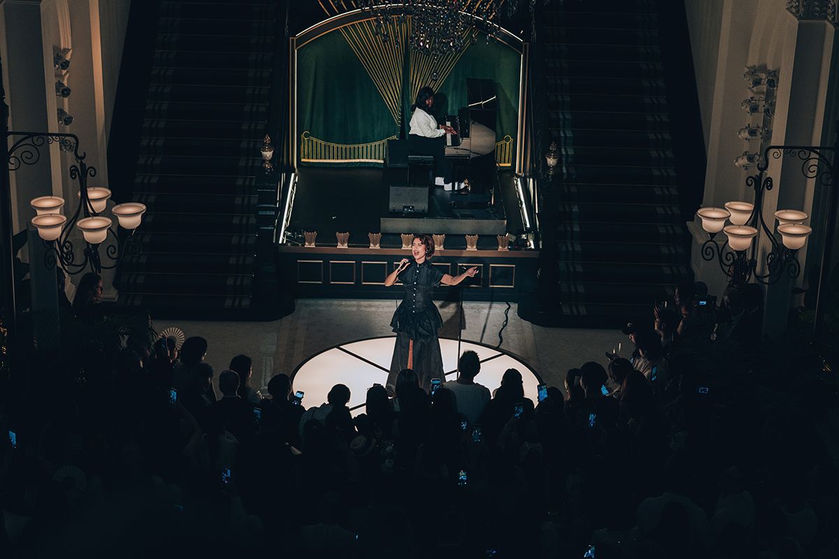 모두가 환호한 레이의 열정적인 퍼포먼스. 