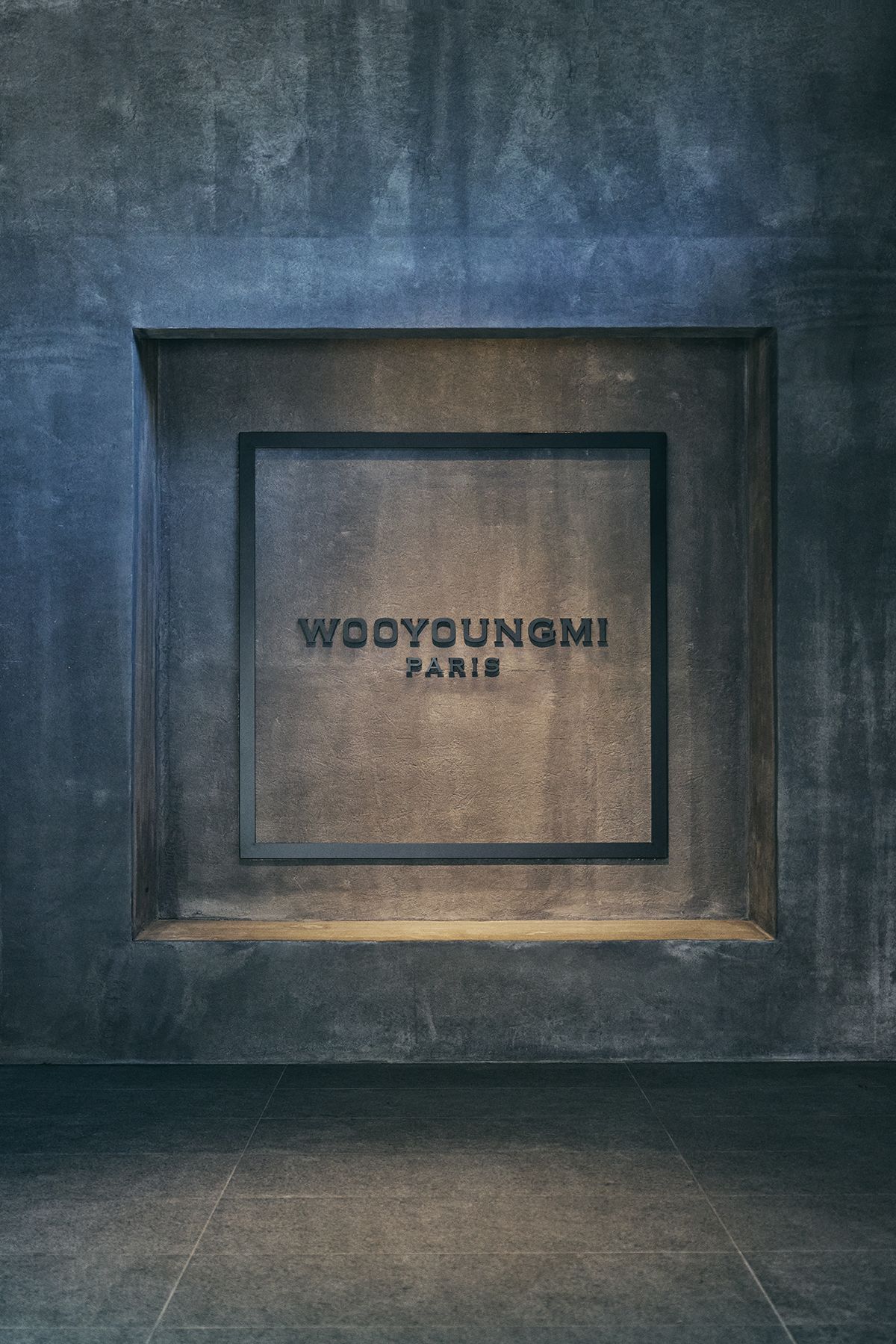 절제된 미학이 엿보이는 매장 입구. 