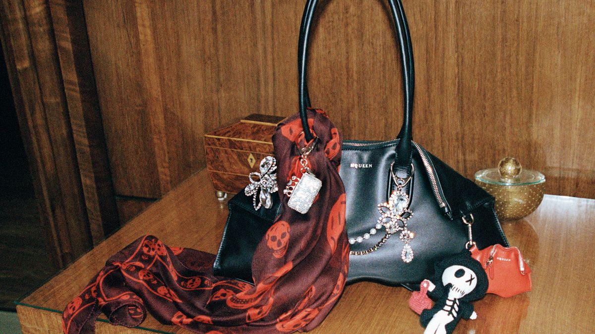 맥퀸 만타 OTT in 블랙 7백 52만원 @McQueen