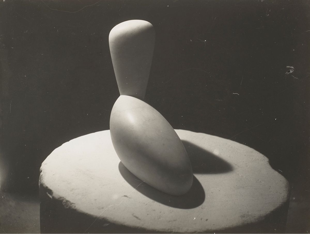 Constantin Brancusi, <Leda>, 1921, Vintage silver gelatin print (CSBR 1031).