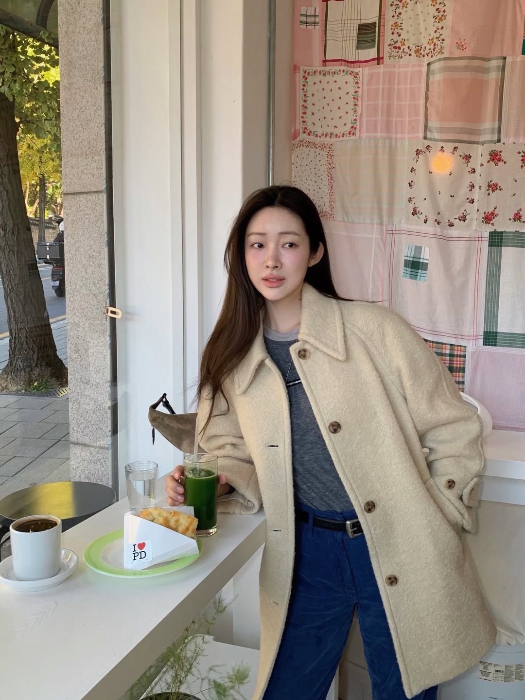 부드러운 버터 컬러로 단정한 분위기를 자아낸 차정원 / @ch_amii