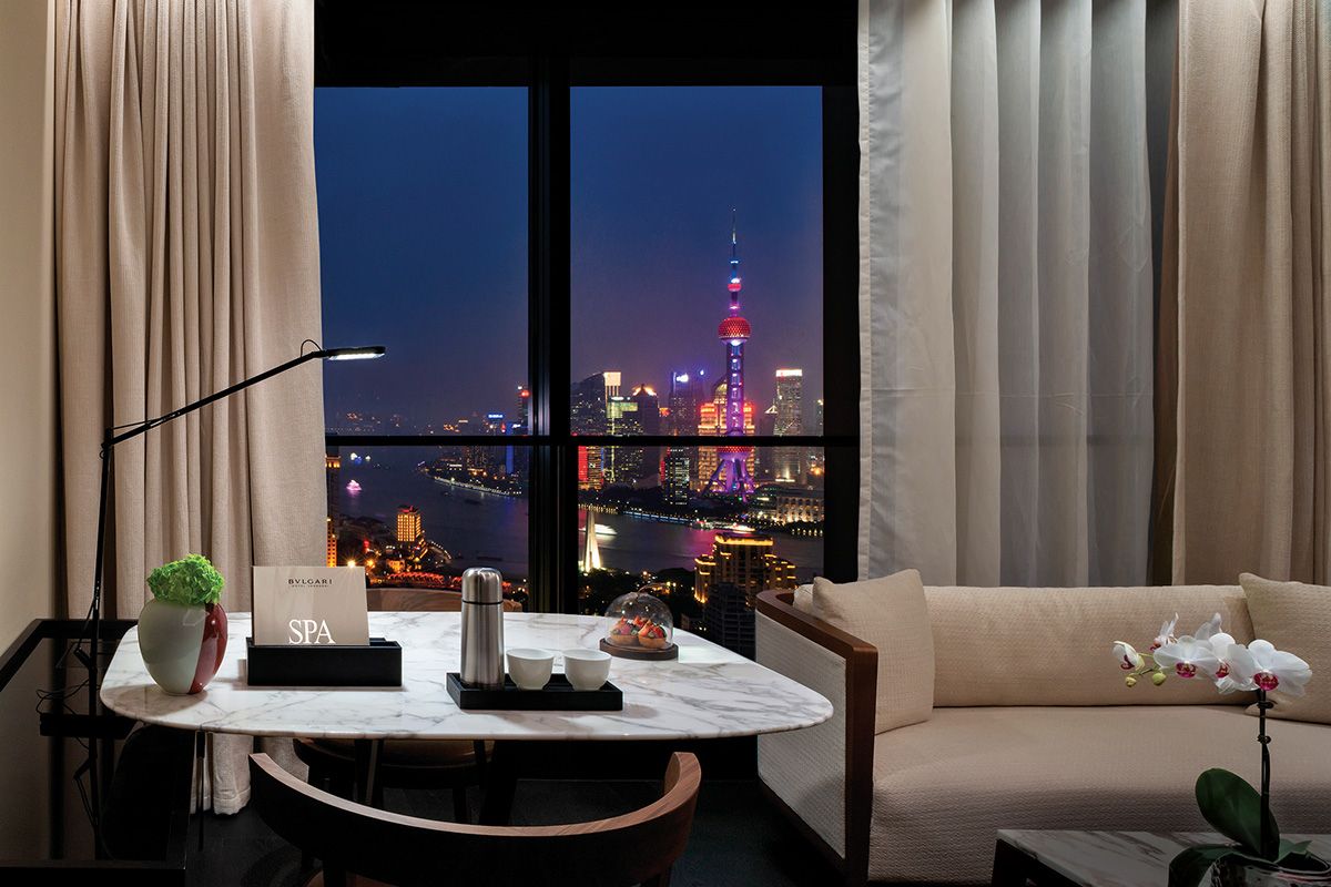 상하이 동방명주 야경을 한눈에 담을 수 있는 객실.