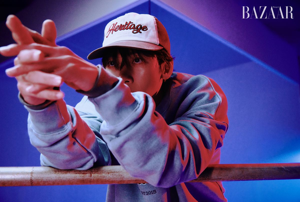 코튼 소재의 헤리티지 로고 바이오 워싱캡은 6만원대, 라이트 블루 컬러의 헤리티지 로고 피그먼트 스웨트셔츠는 15만원대 모두 Verutum.