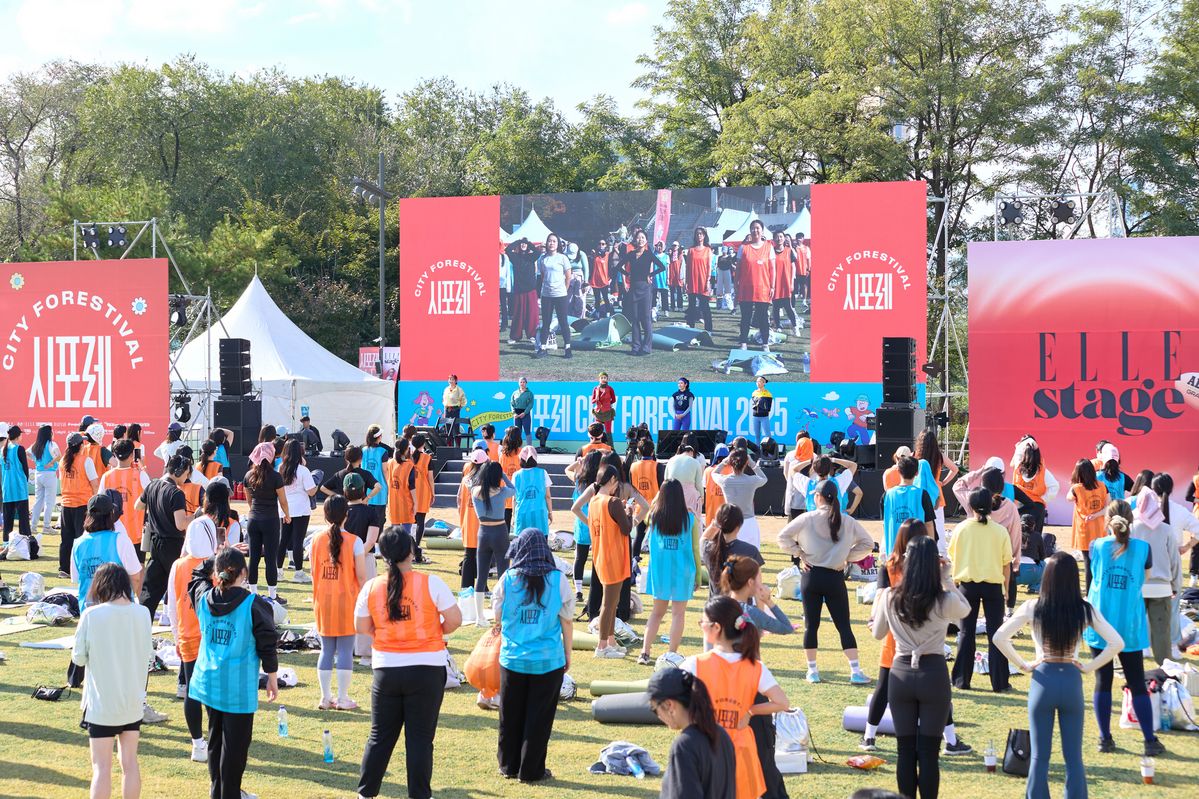 잔디마당에서 진행한 에어로빅 강사 할마에의 클래스.