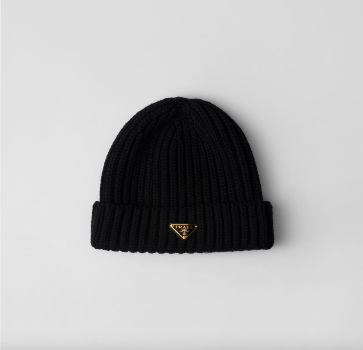 프라다 울 로고 비니, 82만원.