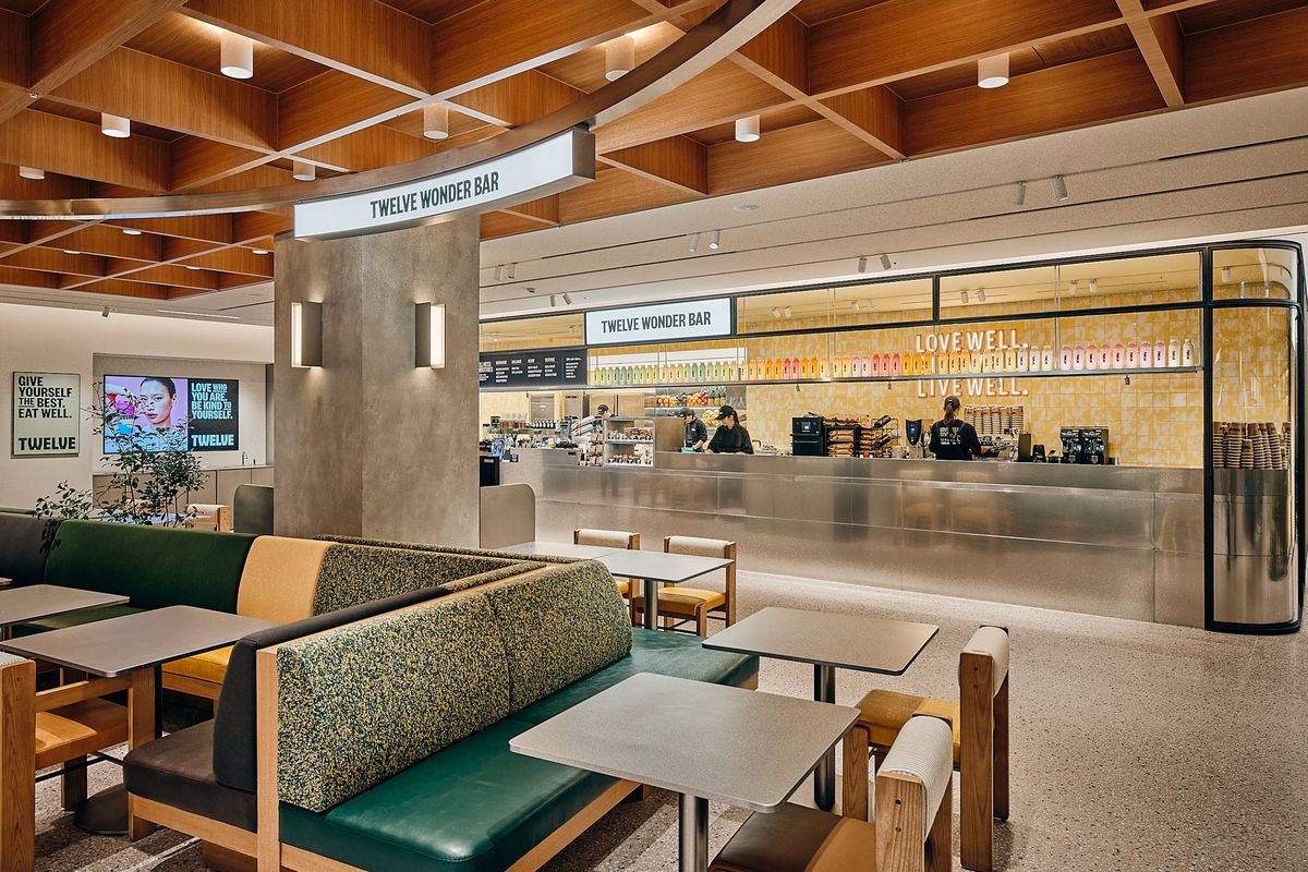다양한 음료를 만나볼 수 있는 트웰브 원더바 전경