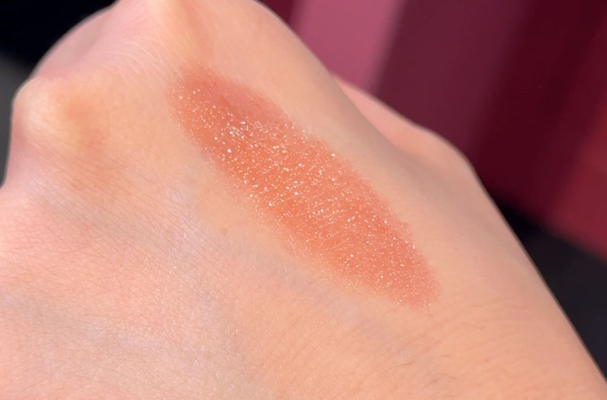 시어한 텍스처로 피부에 밀착되며 광채를 뽐내는 나스 '에프터글로우 립 밤'