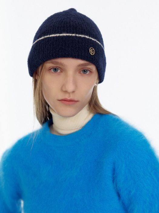 프론트로우 메탈로고 헤어리 비니 3만8천원대