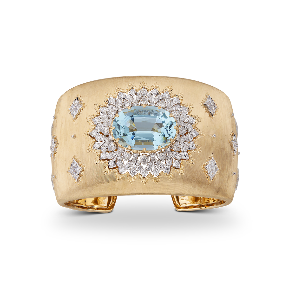 2025년에 안드레아가 선보인 ‘마크리’ 커프 브레이슬릿.