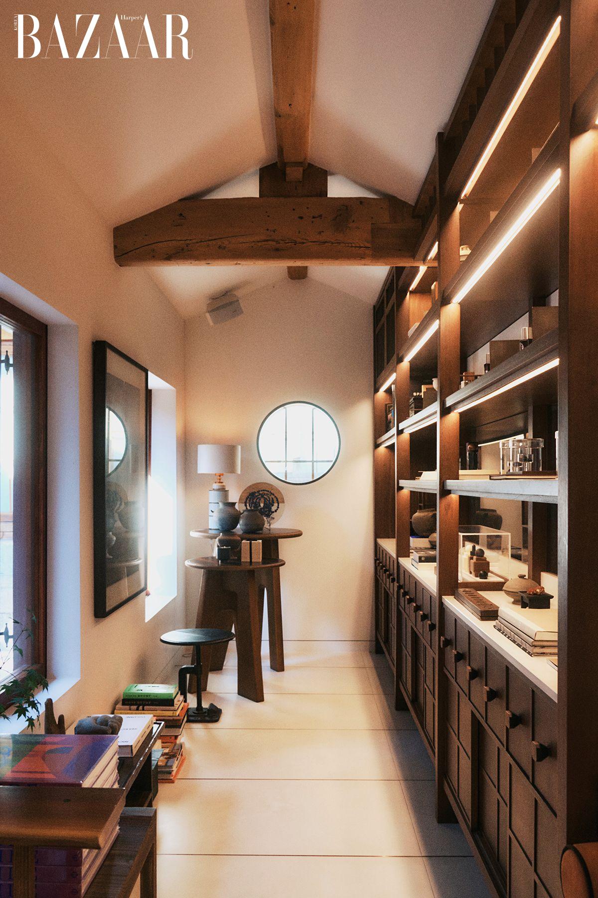 직접 디자인한 가구, 오랜 시간 수집한 소품 등 일명 ‘양태오 컬렉션’으로 공간을 채웠다. 