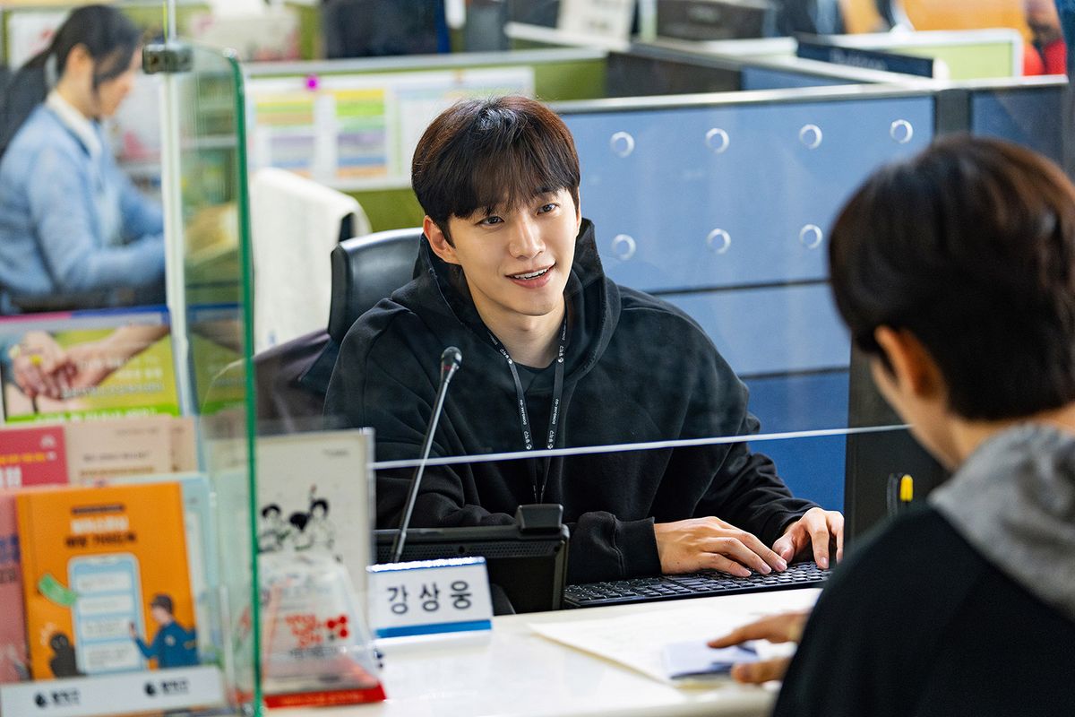 넷플릭스 시리즈 <캐셔로> 스틸