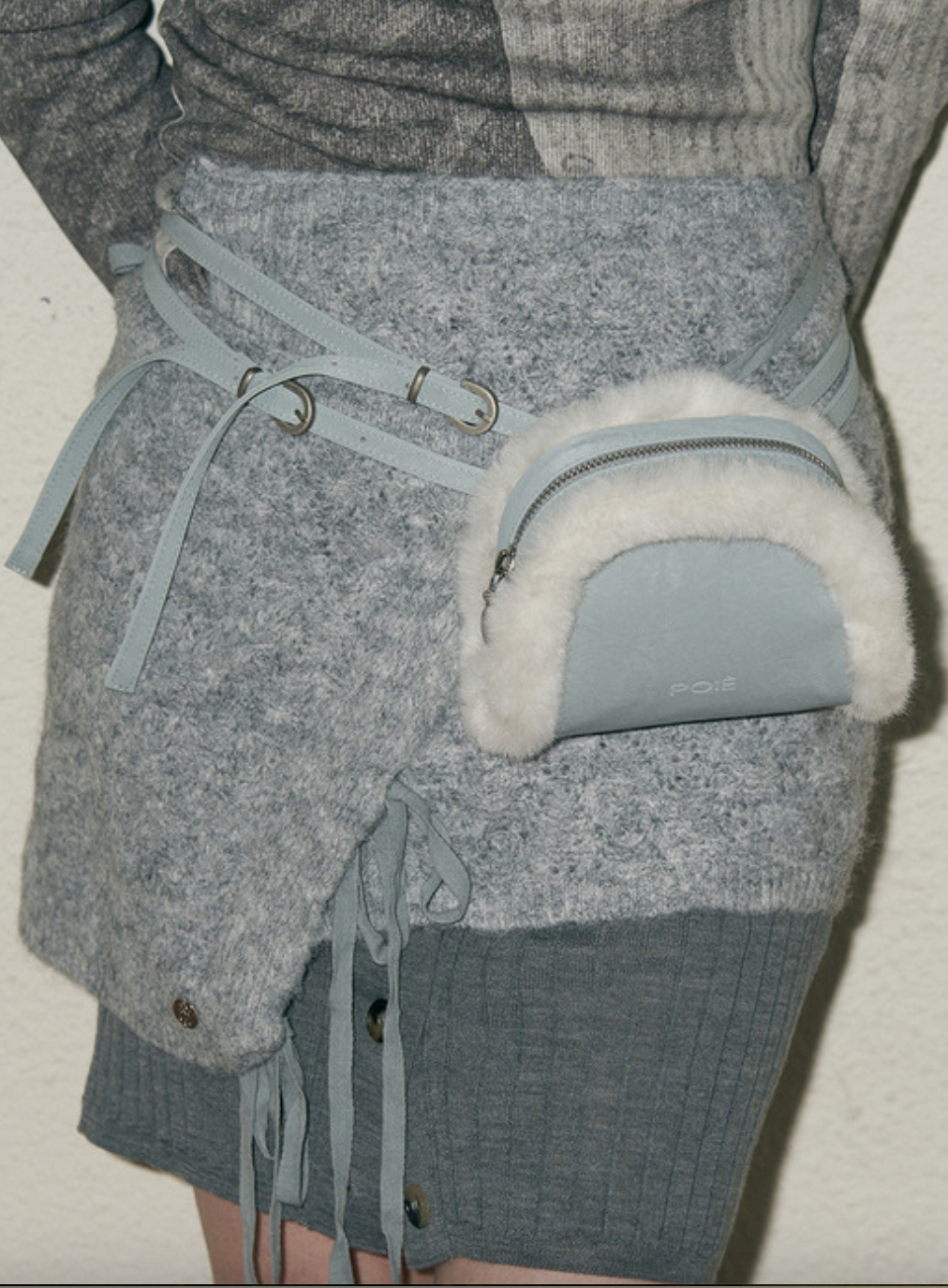 포이에 퍼 트리밍 더블 벨트 백 10만원대