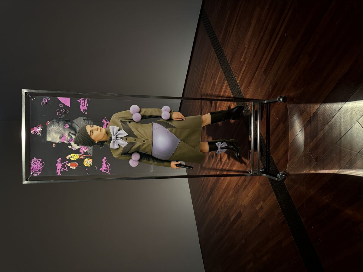 업체eobchae, <Gozo/vol0/nahee/부른_배를_감출_필요가_없다!>, 2025, 철제 구조물에 PET 인쇄물, 가변 크기. 사진: 고영진