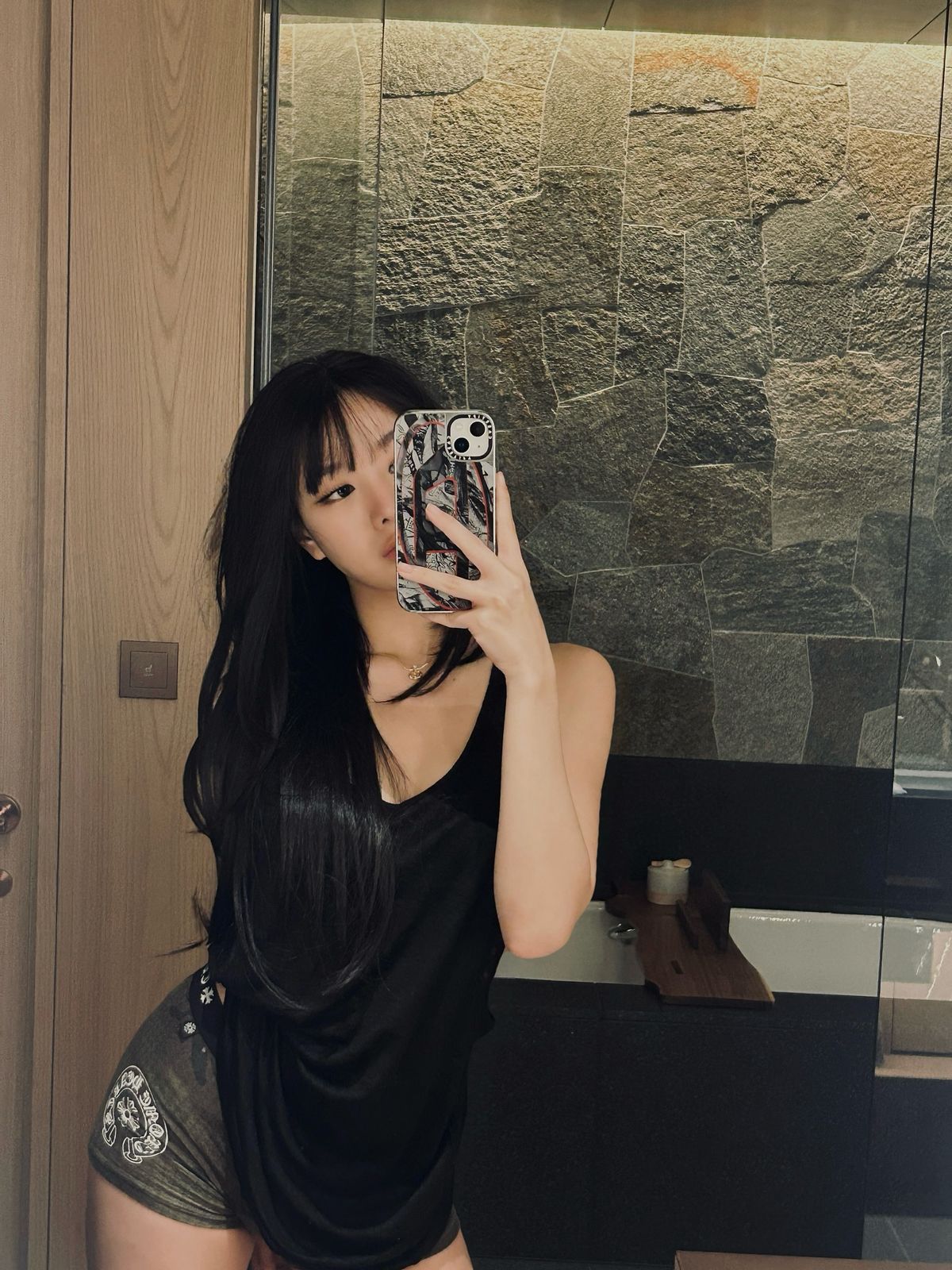 크롬하츠 복서 브리프 카모를 입은 나띠(출처: @natty_0530)