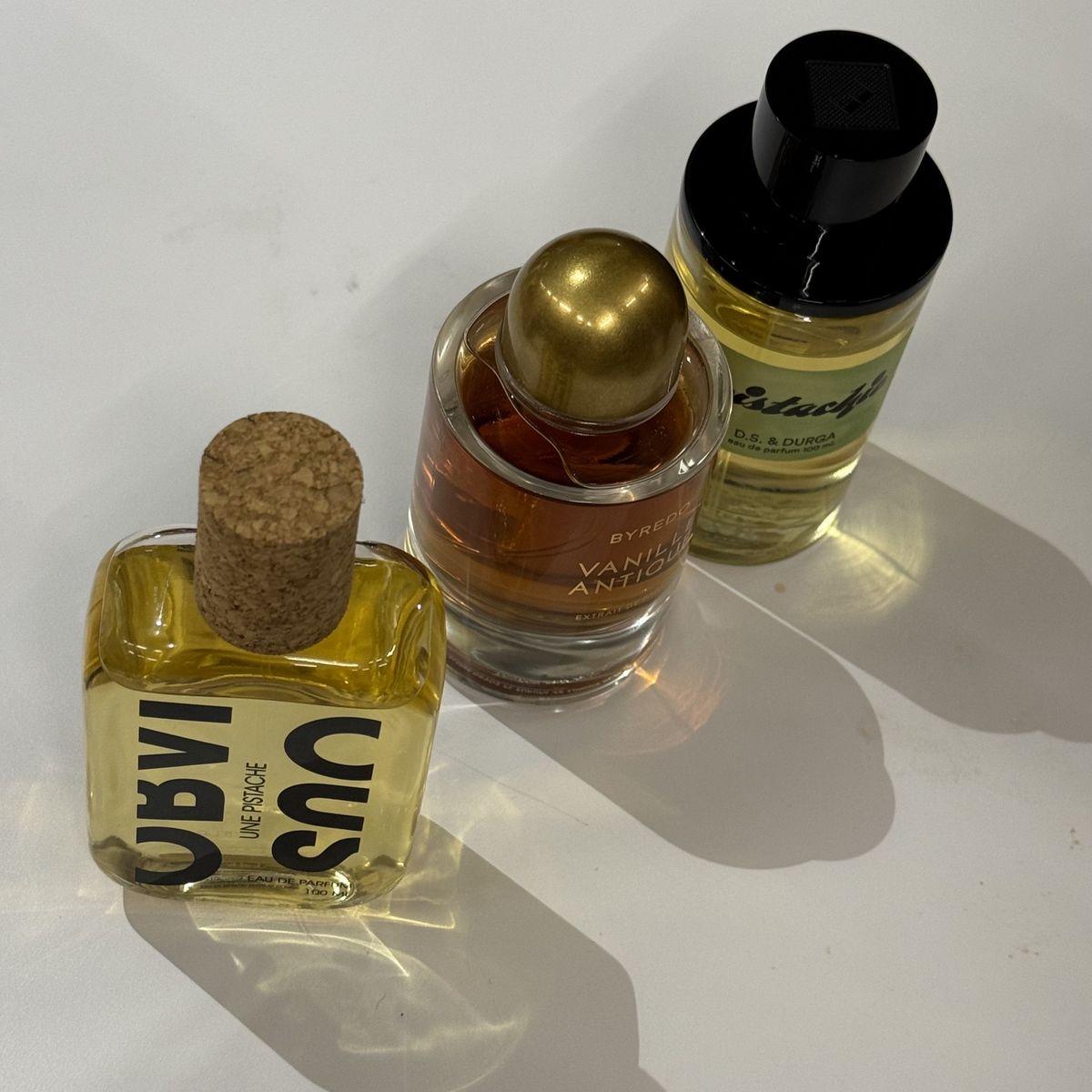 가장 '두쫀쿠'와 어울린다고 생각하는 향수 3가지를 꼽았다.