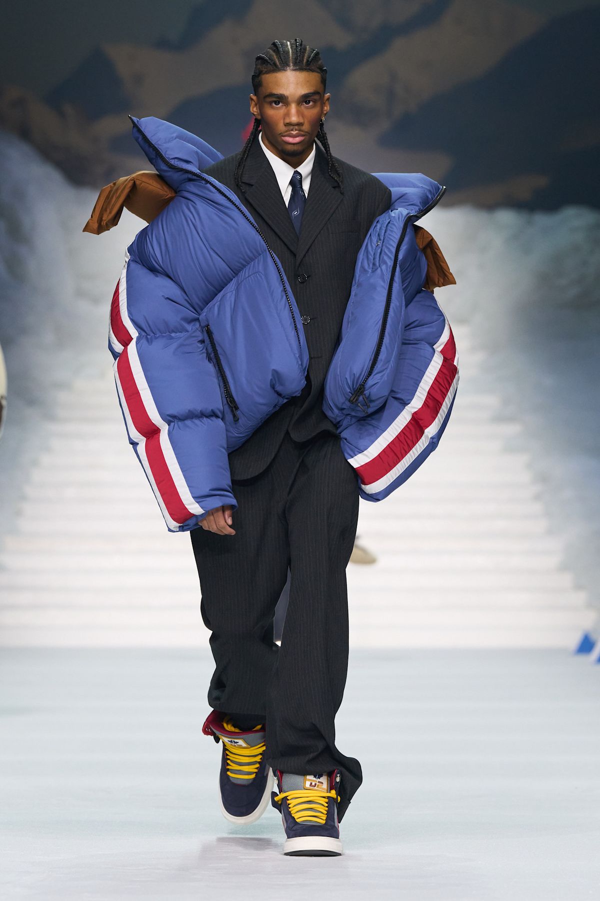 수트 위 오버사이즈 파카