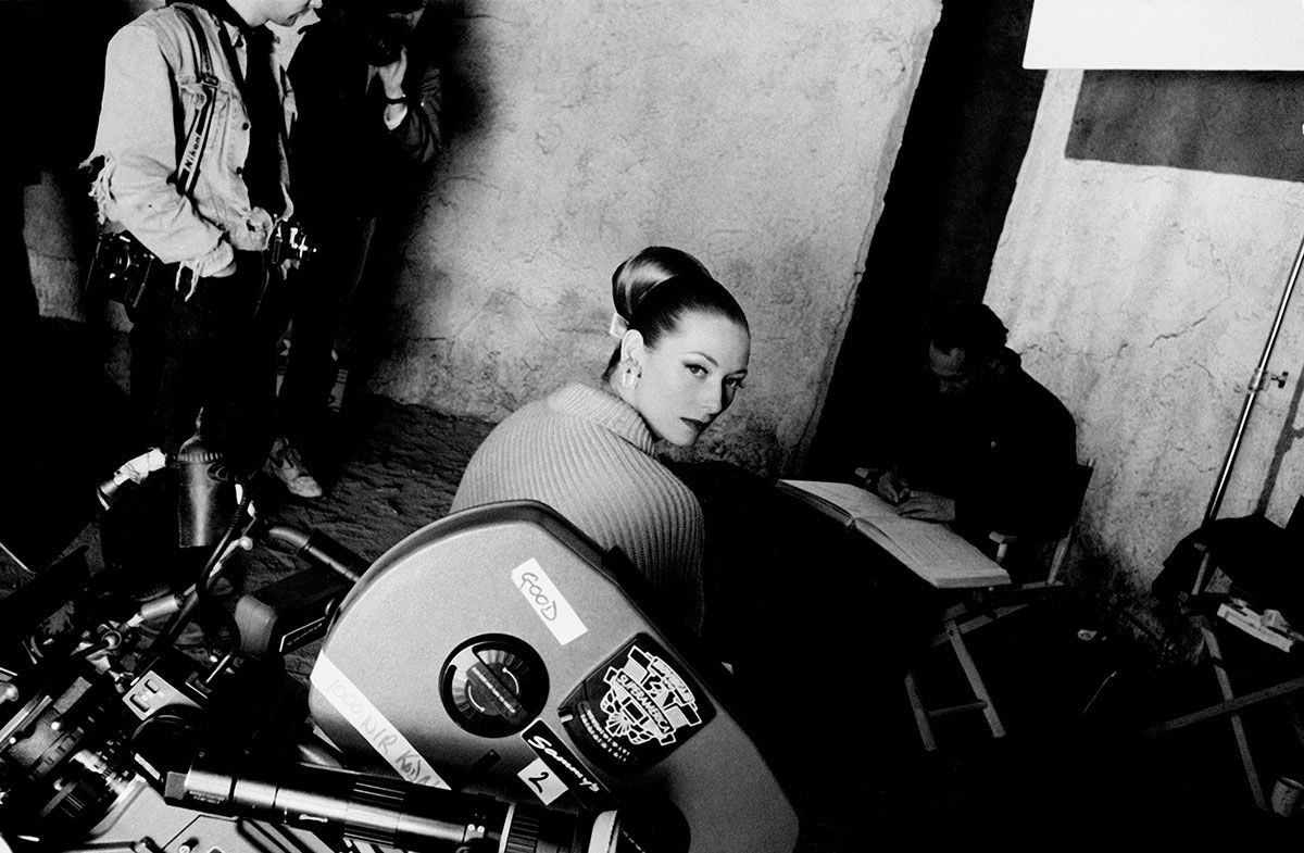 1991년 동료 데릭 저먼이 연출한 영화 <에드워드 2세> 세트장에서 틸다 스윈튼. Photo: Jacqueline Lucas Palmer