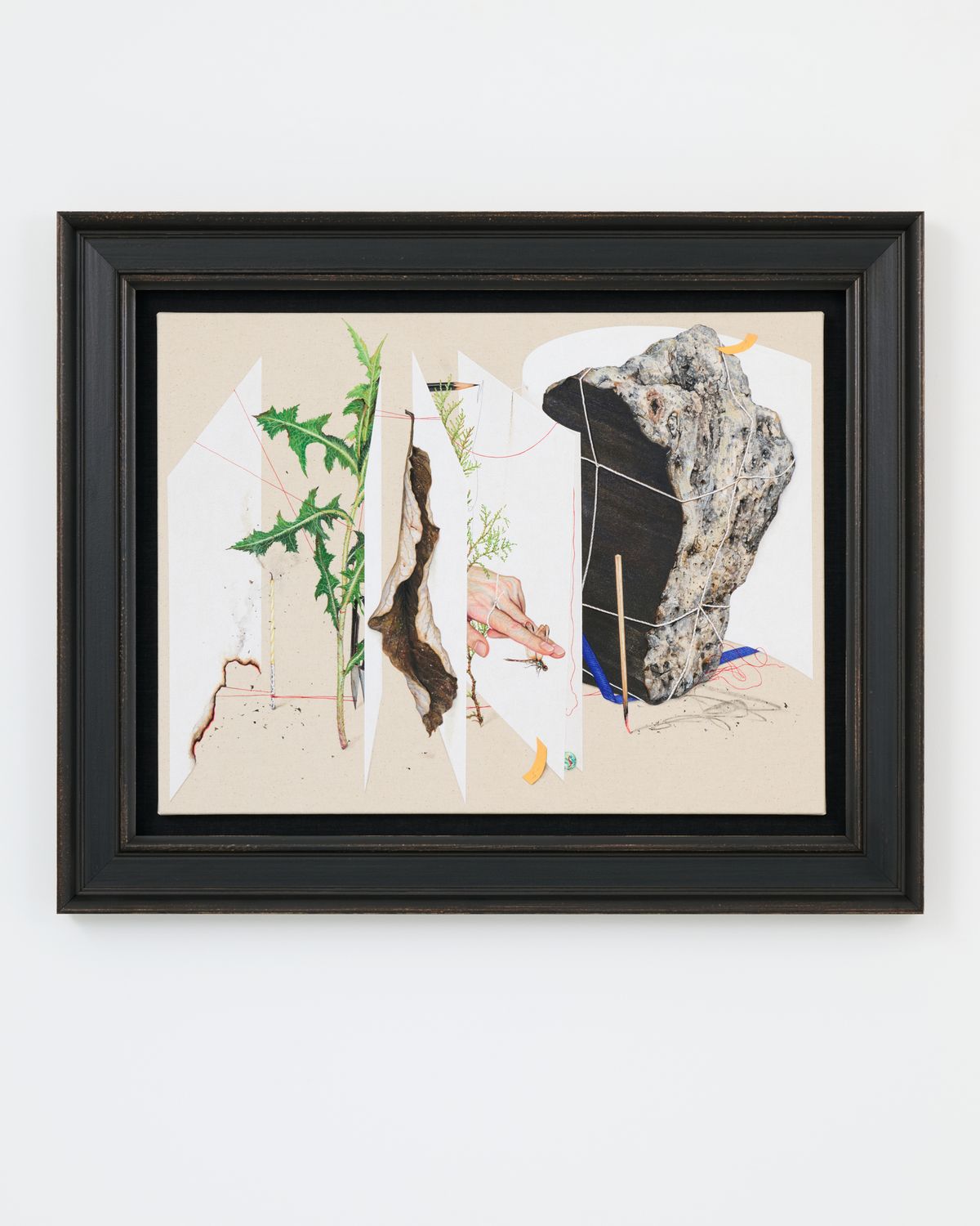 9.이진주 사물이 아닌 사건, 2025 광목에 수간채색 45.5 x 60.5 cm 63.6 x 78.5 cm (액자) Courtesy of the artist, Arario Gallery, and Esther Schipper, Berlin/Paris/Seoul Photo © Haengjin Lee 