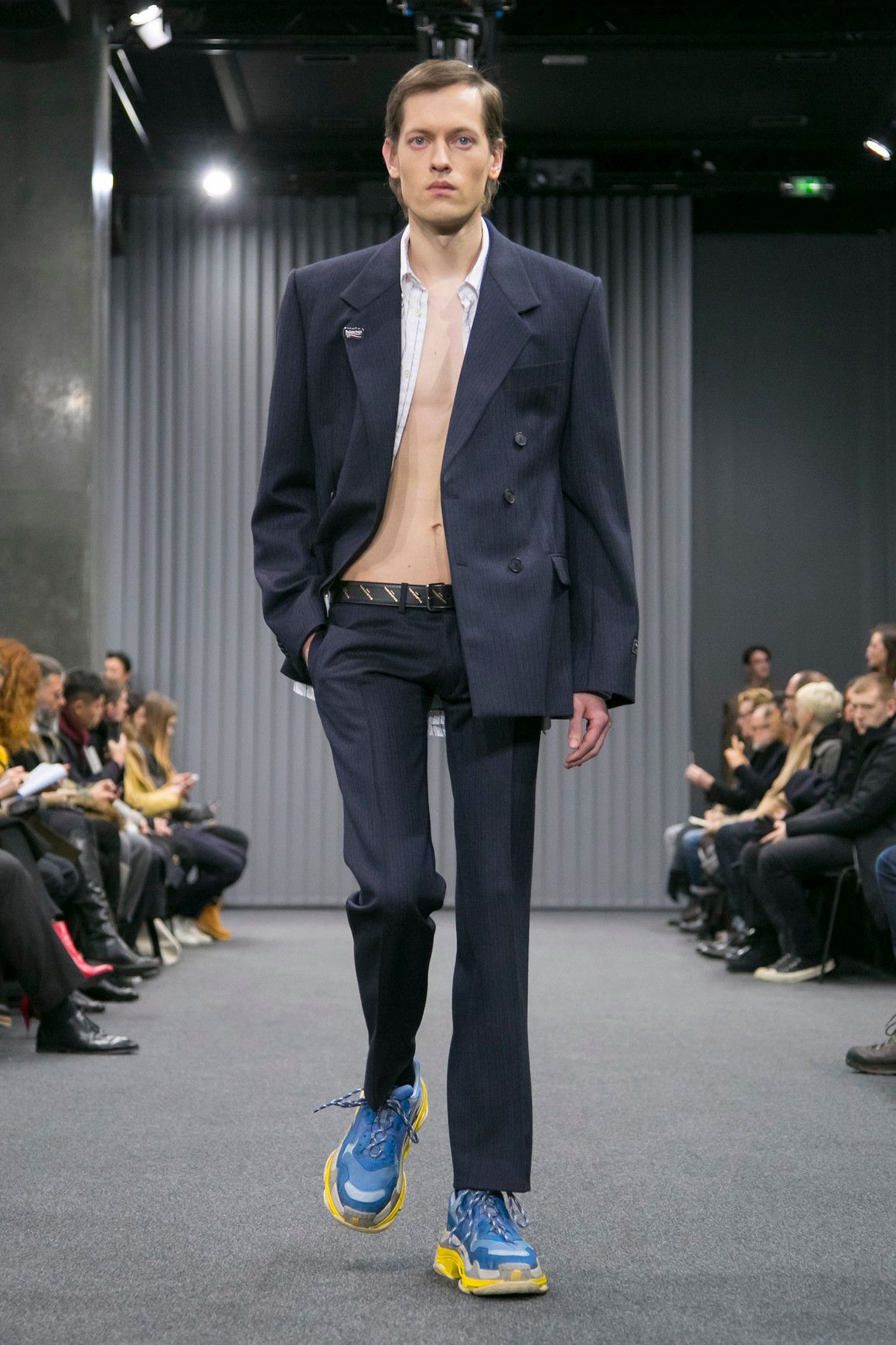 발렌시아가 2017 F/W 맨즈 컬렉션