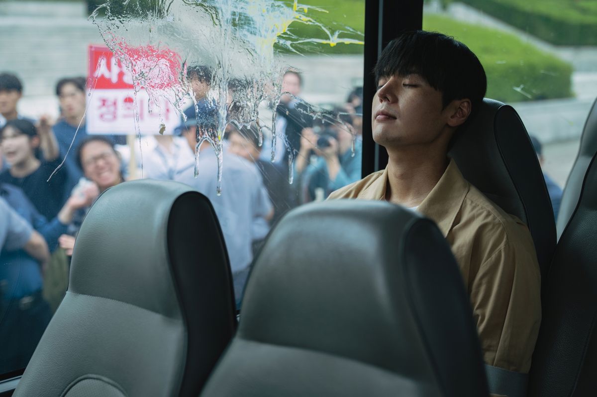 디즈니+ 시리즈 <블러디 플라워> 스틸