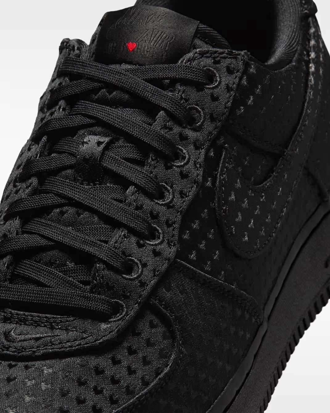 나이키 에어 포스 1 레트로 '밸런타인 데이' 16만9천원