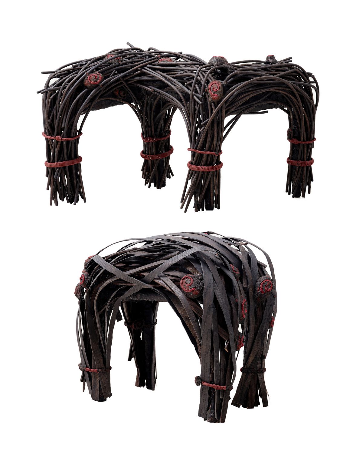 <물질의 연대기>, <물질의 연대기 001>, <물질의 연대기 002> 스팀 벤딩 오크 나무, 황토, 로프 및 혼합 재료 / 600 x 1100 x 550mm / 2025