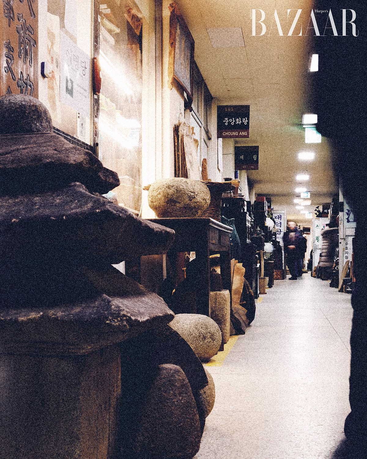 답십리 고미술상가 2~3동 풍경. 