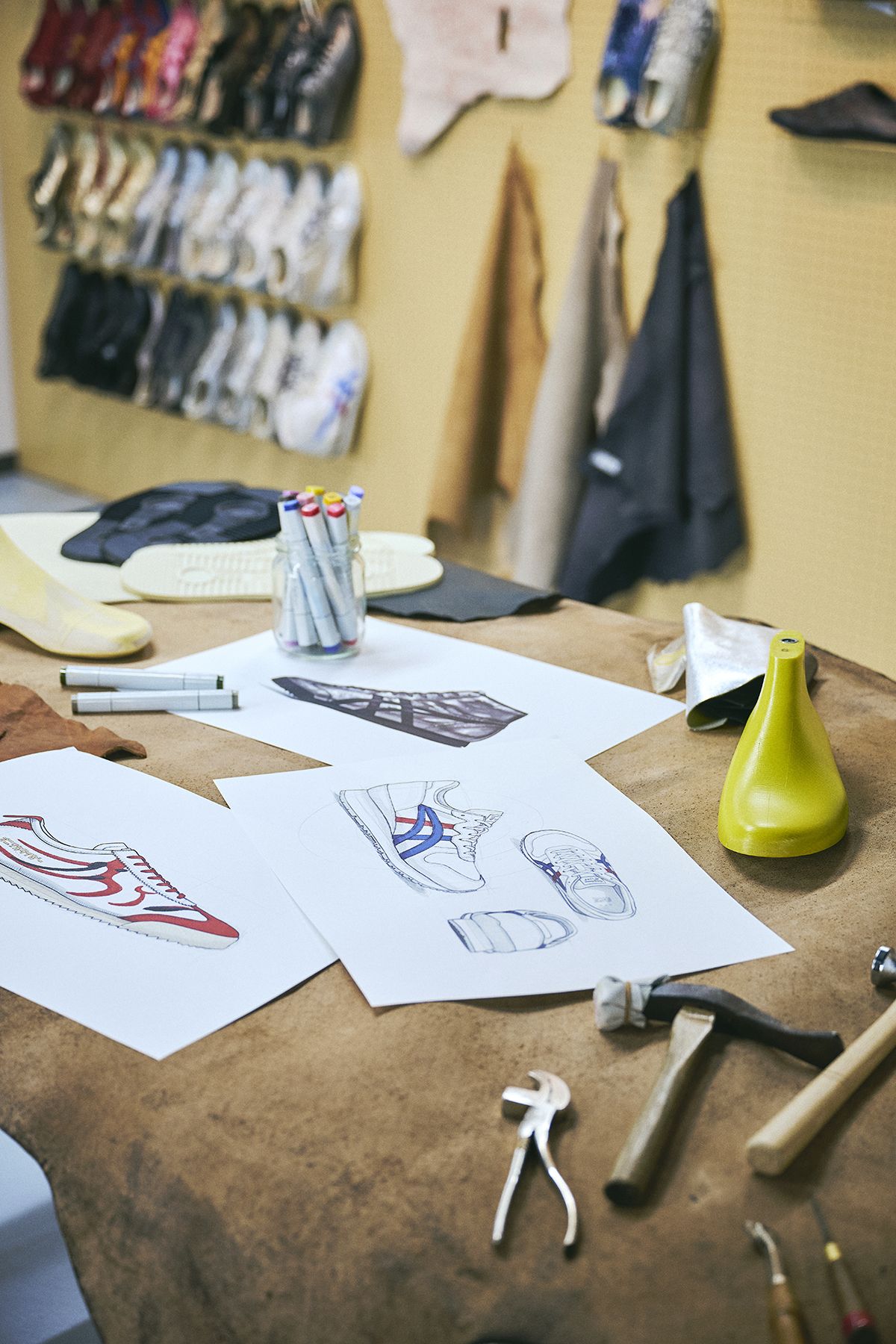 오니츠카 이노베이티브 팩토리 내부 전경.