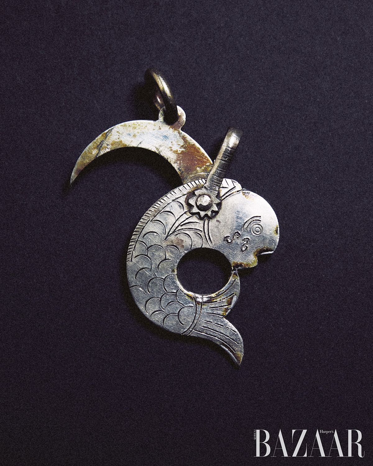 곰방대 고리-담뱃잎 찌꺼기를 털어 곰방대를 청소하기 위한 용도로 만든 고리. 선비들의 출세를 의미하는 붕어 모양으로 만들어졌다. 예명당. 