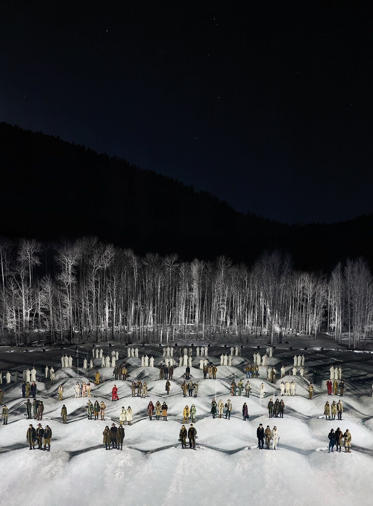 로키산맥과 사시나무를 배경으로 드라마틱한 장관을 연출한 쇼의 피날레.