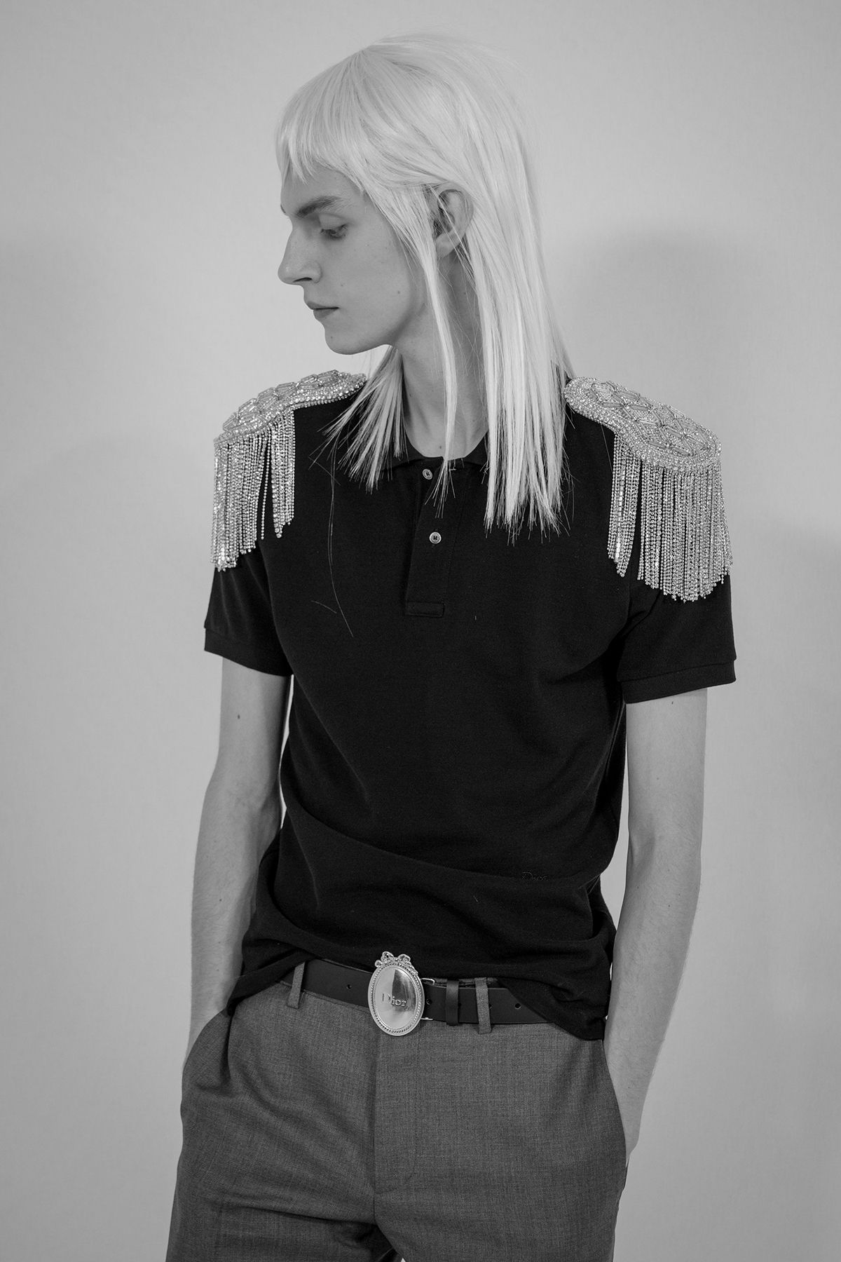 폴 푸아레와 인디 감성이 교차한 2026 F/W 남성 쇼 컬렉션.