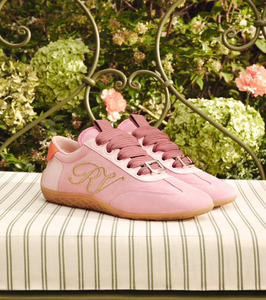 로저 비비에 비브 로우 스니커즈 167만원