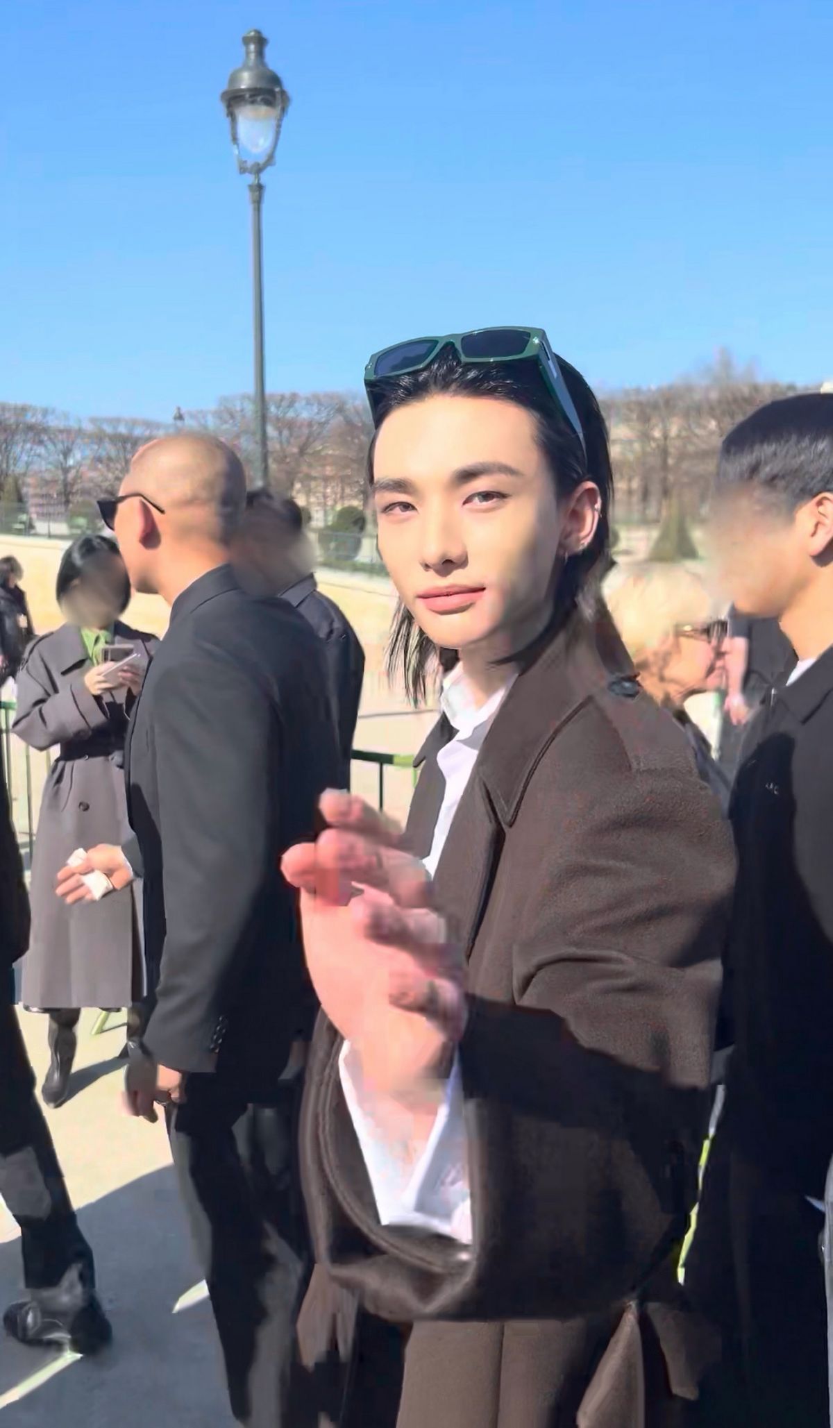 디올쇼에 참석한 스트레이 키즈 현진