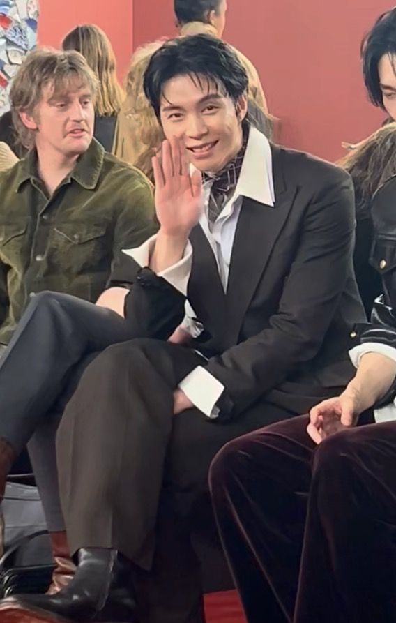 아크네 스튜디오 쇼에 참석한 NCT 쟈니