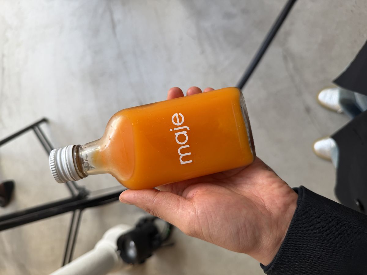 숨가쁜 일정 속 마쥬에서 받은 달콤한 주스.